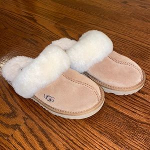 Beige size 2 ugg slippers excellent condition